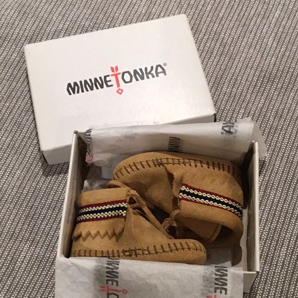 Minnetonka Baby Infant Braid Bootie moccasin | Size 2 - Picture 2 of 8